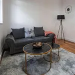 Manhattan Luxury * Bradford (West Yorkshire)